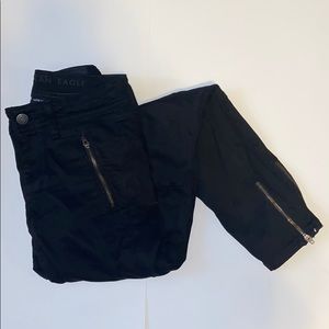 Black skinny jeans with zipper details